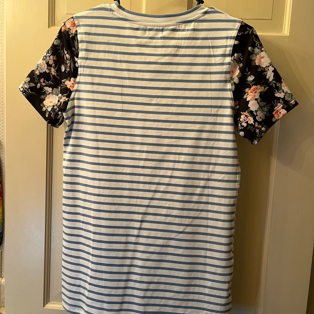 & T-shirt